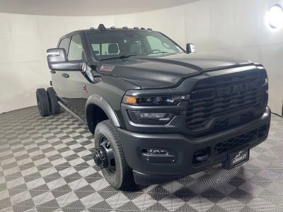 2026 RAM 3500 Chassis Cab RAM 3500 TRADESMAN CREW CAB CHASSIS 4X4 60' CA in Diamond Black Crystal Pearl-Coat Exterior Paint — front...