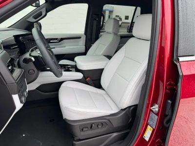 2025 Chevrolet Tahoe - Photo 18