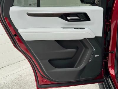 2025 Chevrolet Tahoe - Photo 20