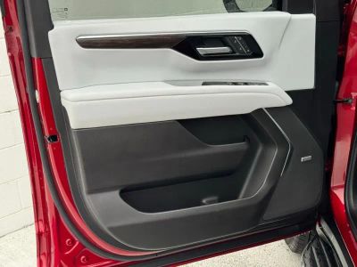 2025 Chevrolet Tahoe - Photo 25