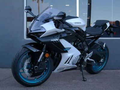 2026 CFMOTO 675SS — front three-quarter view