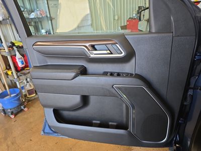 2023 Chevrolet Silverado 1500 — photo 12 view