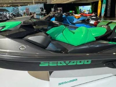2026 Sea-Doo GTI 170 SE-Eclipse Black/Laguna Green — front three-quarter view