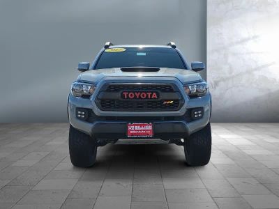 2017 Toyota Tacoma - Photo 2