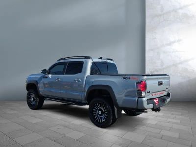 2017 Toyota Tacoma - Photo 4