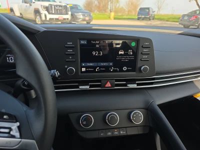 2026 Hyundai Elantra — photo 11 view