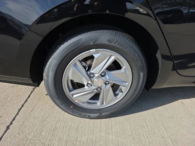 2026 Hyundai Elantra — photo 16 view