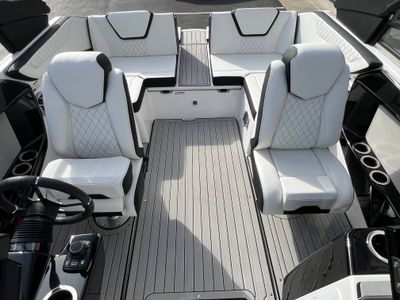 2025 Yamaha 222S - Photo 11