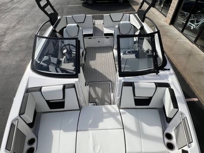 2025 Yamaha 222S - Photo 13