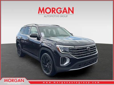 2026 Volkswagen Atlas 2.0T SE w/Technology in Black — front three-quarter view