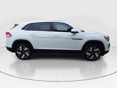 2024 Volkswagen Atlas Cross Sport — photo 8 view
