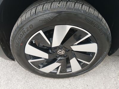 2024 Volkswagen Atlas Cross Sport — photo 10 view