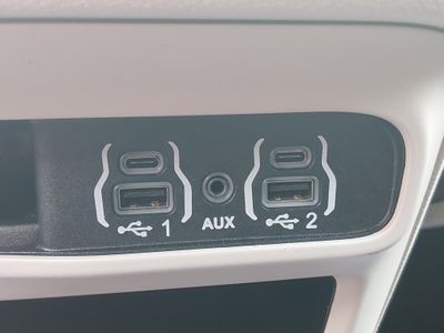 2023 Chrysler Voyager - Photo 19
