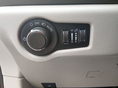 2023 Chrysler Voyager - Photo 13