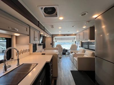 2024 Thor Motor Coach PALAZZO - Photo 3