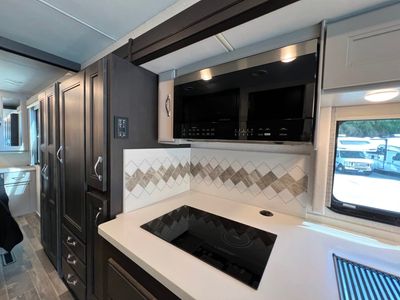2024 Thor Motor Coach PALAZZO - Photo 12
