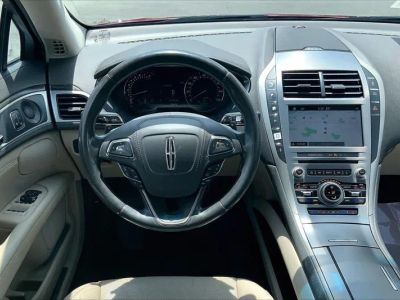 2017 Lincoln MKZ — detail view
