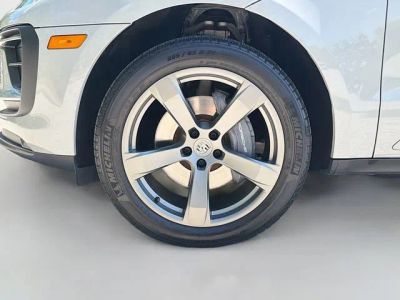 2023 Porsche Macan — photo 42 view