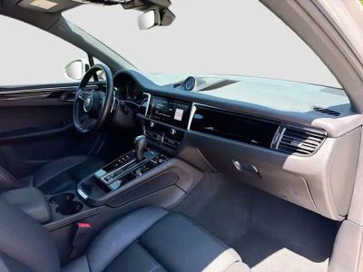 2023 Porsche Macan — photo 14 view