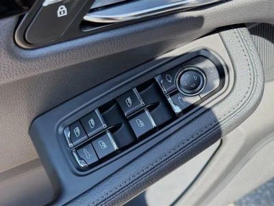 2023 Porsche Macan — photo 23 view