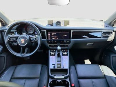 2023 Porsche Macan — photo 16 view