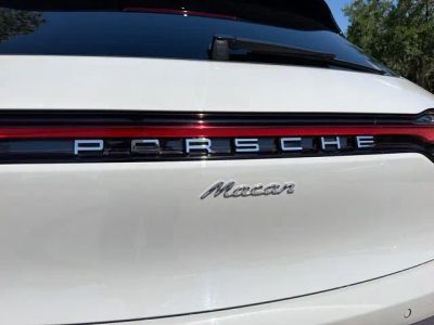 2023 Porsche Macan — photo 11 view