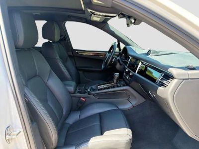 2023 Porsche Macan — photo 15 view