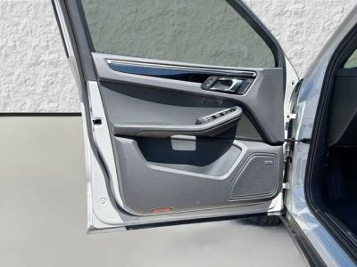 2023 Porsche Macan — photo 22 view