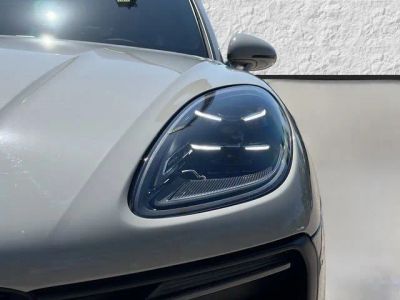 2023 Porsche Macan — photo 9 view