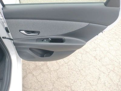 2025 Hyundai Elantra Hybrid - Photo 40