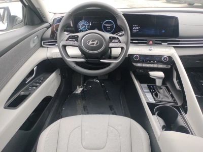 2025 Hyundai Elantra Hybrid - Photo 12