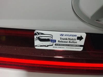 2025 Hyundai Elantra Hybrid - Photo 8