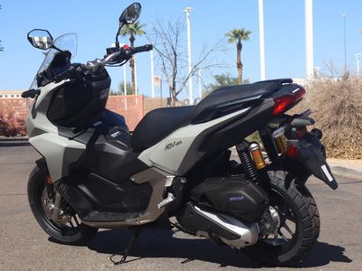 2026 Honda ADV160 - Photo 4