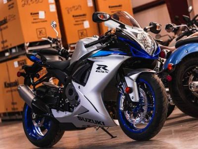 2026 Suzuki GSX-R600 — front three-quarter view
