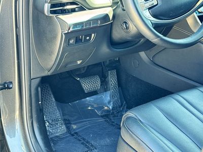 2023 Genesis GV80 2.5T — photo 17 view