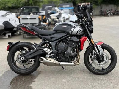 2022 Triumph Trident 660 Silver Ice Diablo Red — front three-quarter view