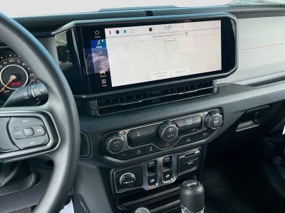 2026 Jeep Wrangler — photo 14 view