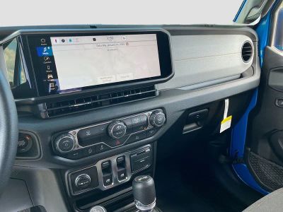 2026 Jeep Wrangler — photo 21 view