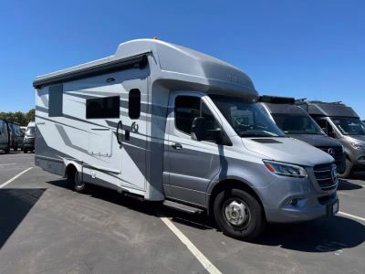 2026 Tiffin WAYFARER — front three-quarter view