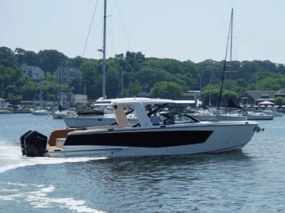 2024 Aviara AV40 Outboard - Photo 4