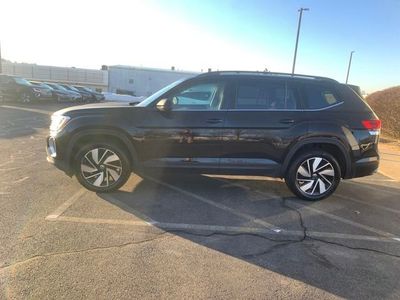 2025 Volkswagen Atlas 2.0T SE W/Technology — rear three-quarter view