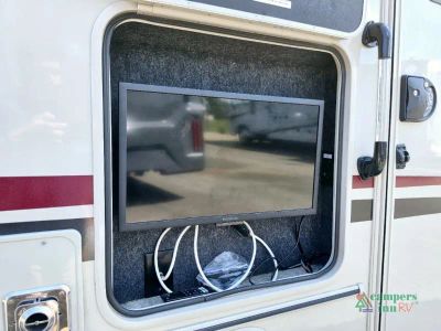 2020 Coachmen RV Leprechaun — photo 10 view