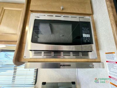 2020 Coachmen RV Leprechaun — photo 16 view