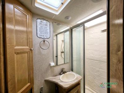 2020 Coachmen RV Leprechaun — photo 17 view