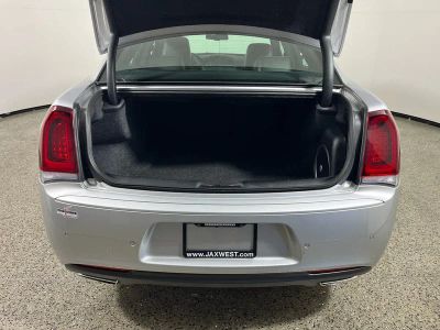 2023 Chrysler 300 — detail view