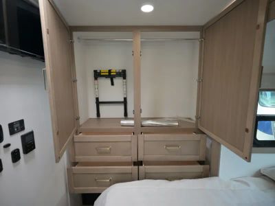 2027 Entegra ODYSSEY — photo 22 view