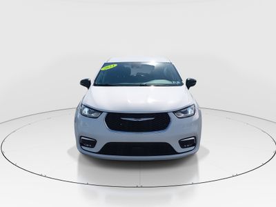 2024 Chrysler Pacifica — side profile view