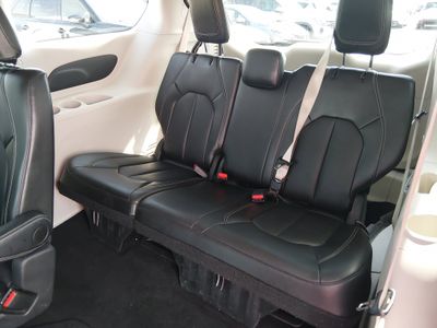 2024 Chrysler Pacifica — photo 12 view