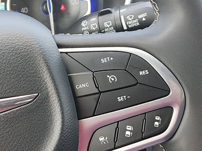 2024 Chrysler Pacifica — photo 16 view