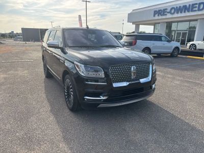 2020 Lincoln Navigator — side profile view